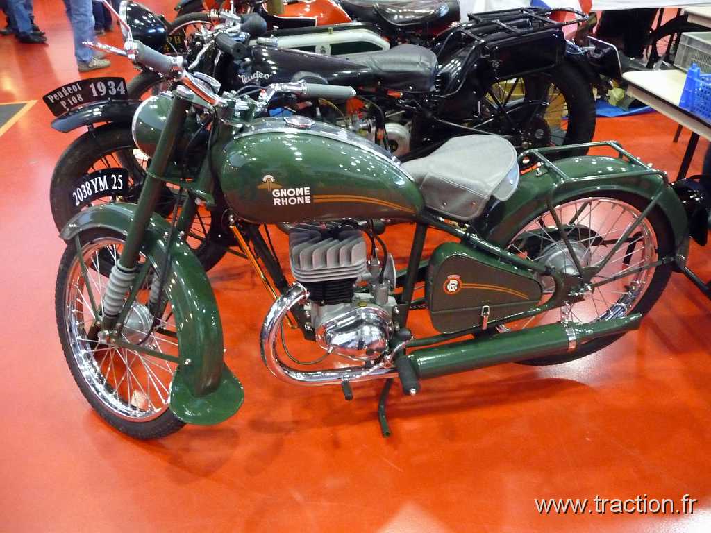 20090228 Montbeliard (38).jpg - 28/02/2009 - 25200 MONTBELIARD VIEUX VOLANTS FRANCS-COMTOIS Bourse d'échange Autos-Motos Anciennes - la Roselière - Stand Rétro Motos Cycles de l'Est - Gnome et Rhône - Type R4B - 1951